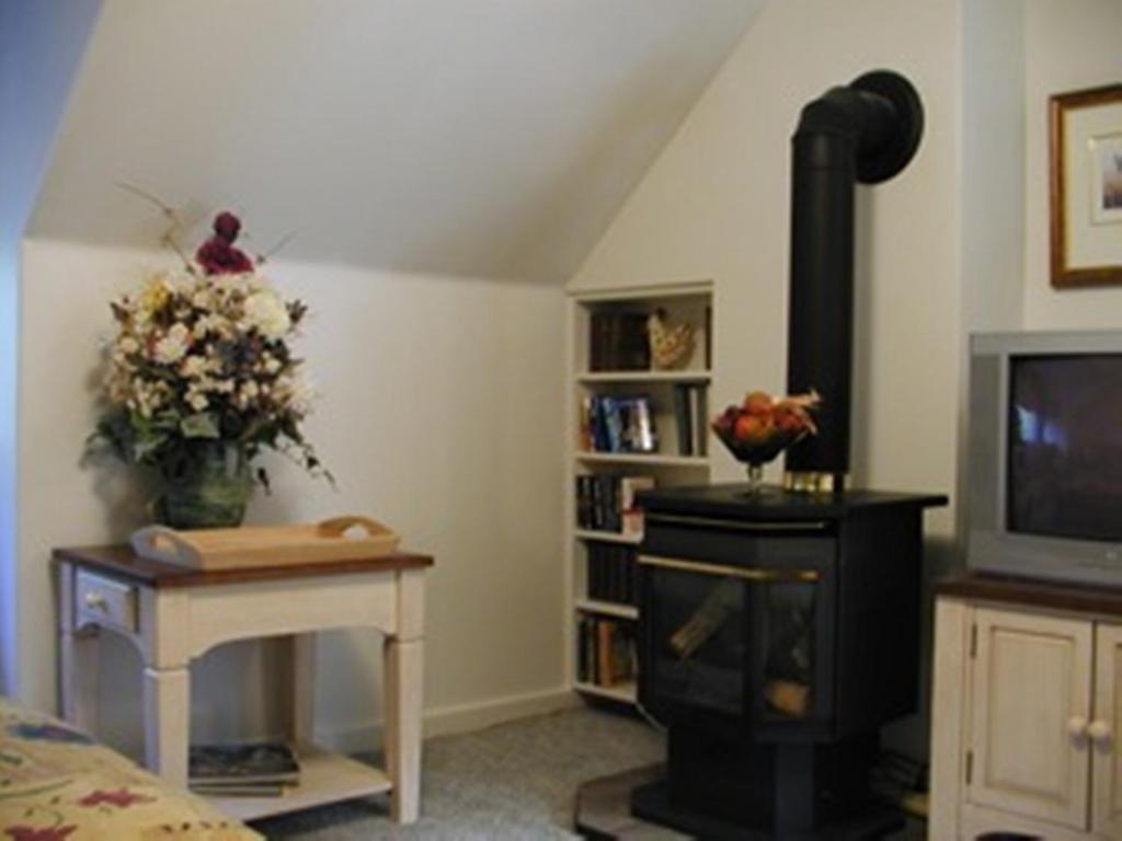 Burley's Executive Garden Apartment *