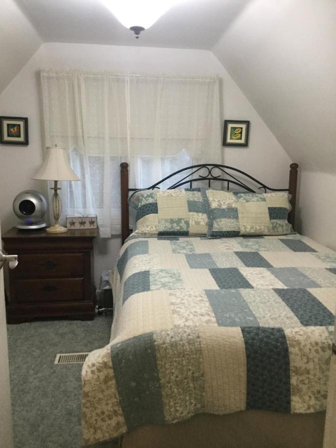 Burley's Executive Garden Apartment *